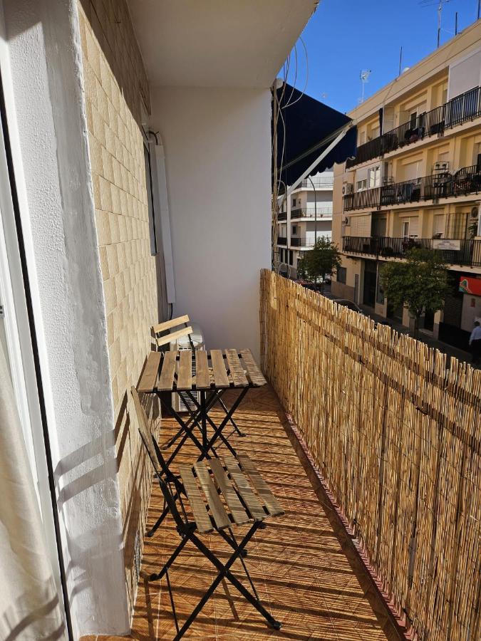 Apartamento Familiar En Triana Севиля Екстериор снимка