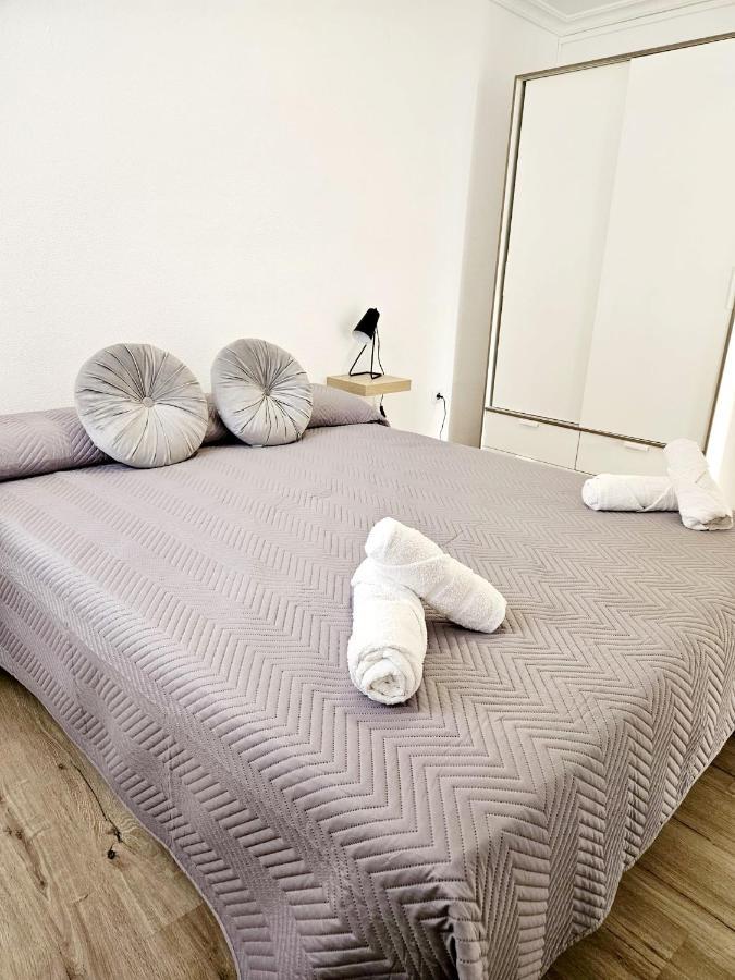 Apartamento Familiar En Triana Севиля Екстериор снимка